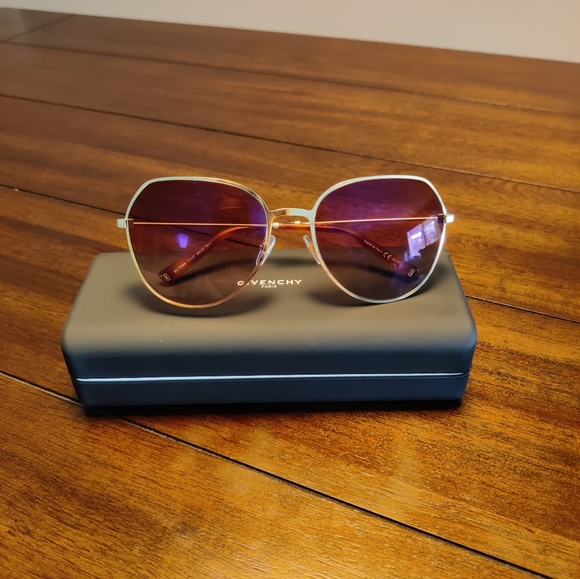 NEW Givenchy Sunglasses 😎 - Picture 6 of 13